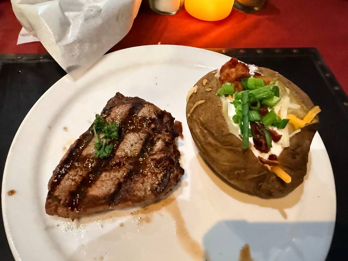 Red Flame Top Rated Steak & Grill restaurant in Magnolia - photo 4