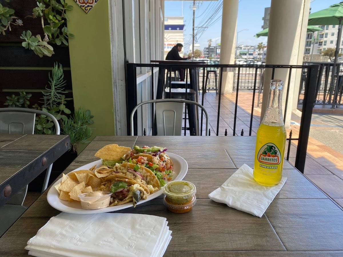 Benny's Tacos & Rotisserie Chicken in Culver City restaurant in Los Angeles - photo 2
