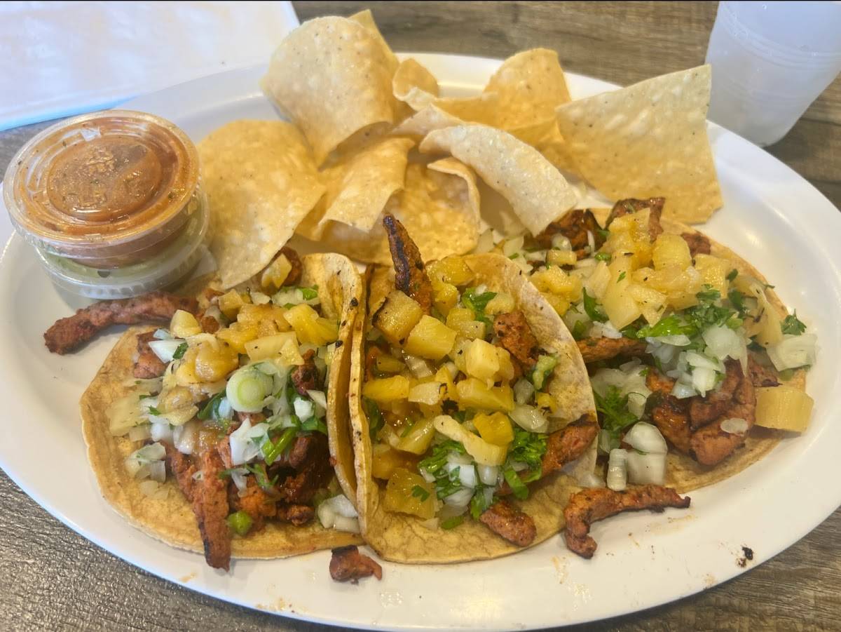 Benny's Tacos & Rotisserie Chicken in Culver City restaurant in Los Angeles - photo 4