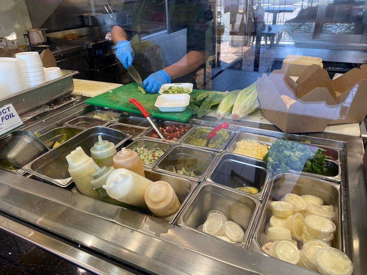 Benny's Tacos & Rotisserie Chicken in Culver City restaurant in Los Angeles - photo 10