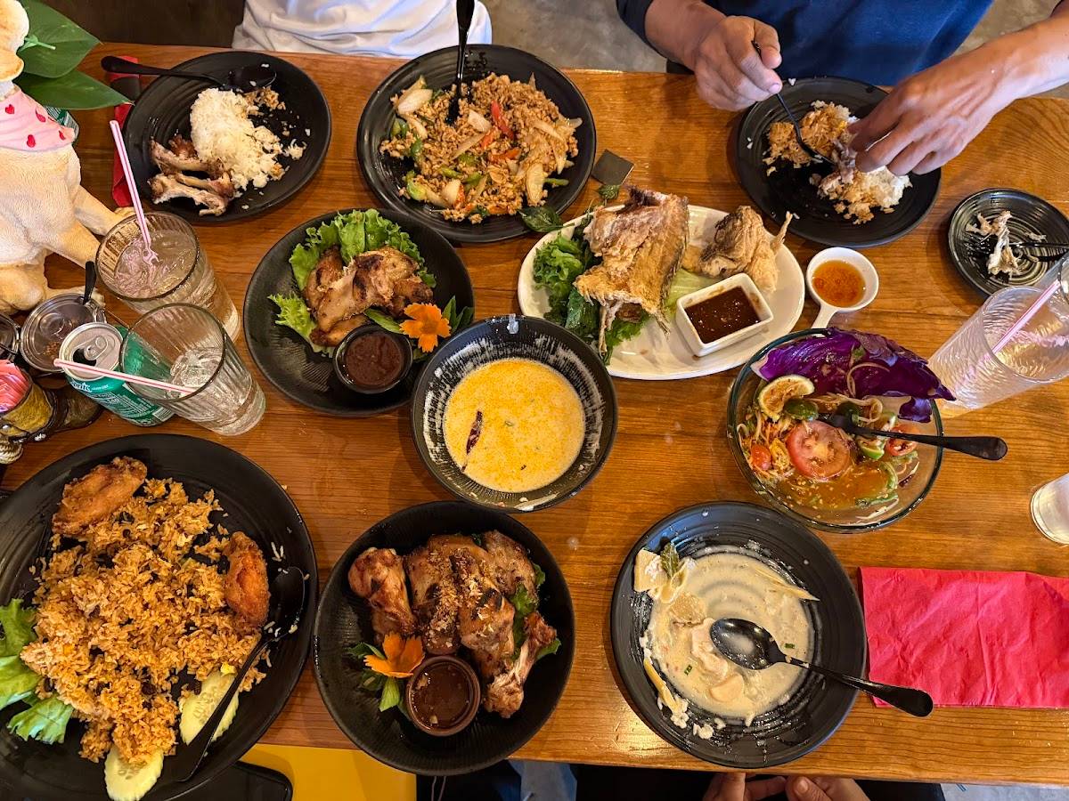 Khaosan Road Thai Cuisine restaurant in Houston - photo 9