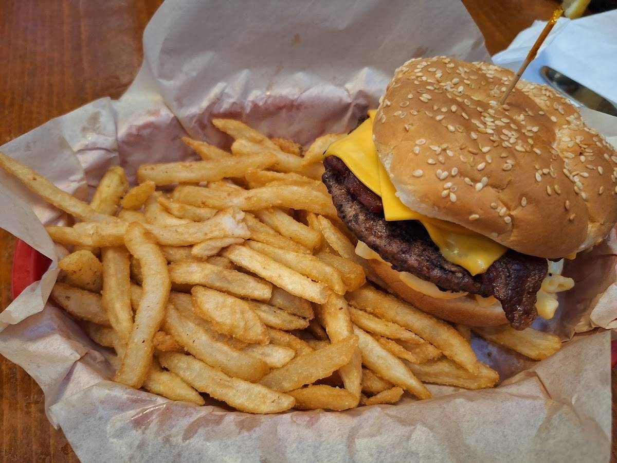 Dillon's Grill restaurant in Prineville - photo 5