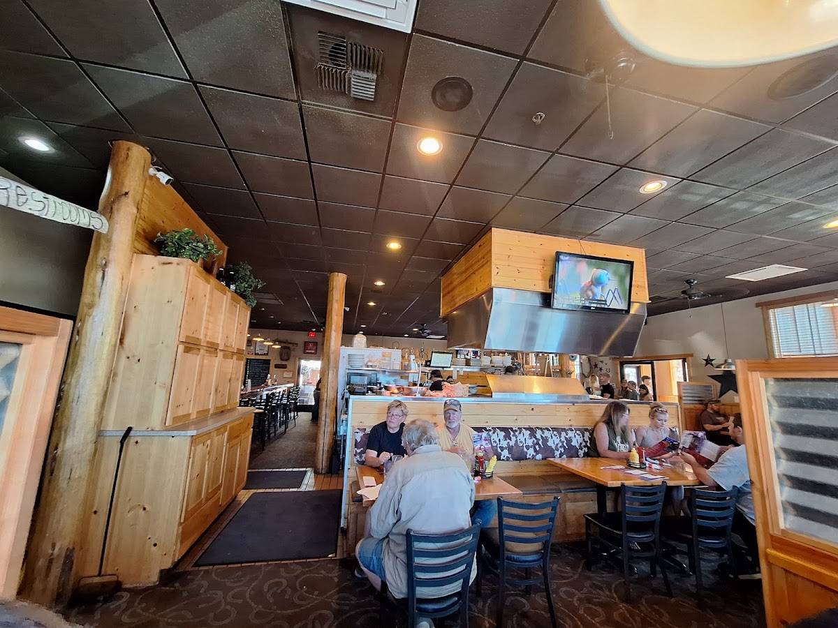 Dillon's Grill restaurant in Prineville - photo 10