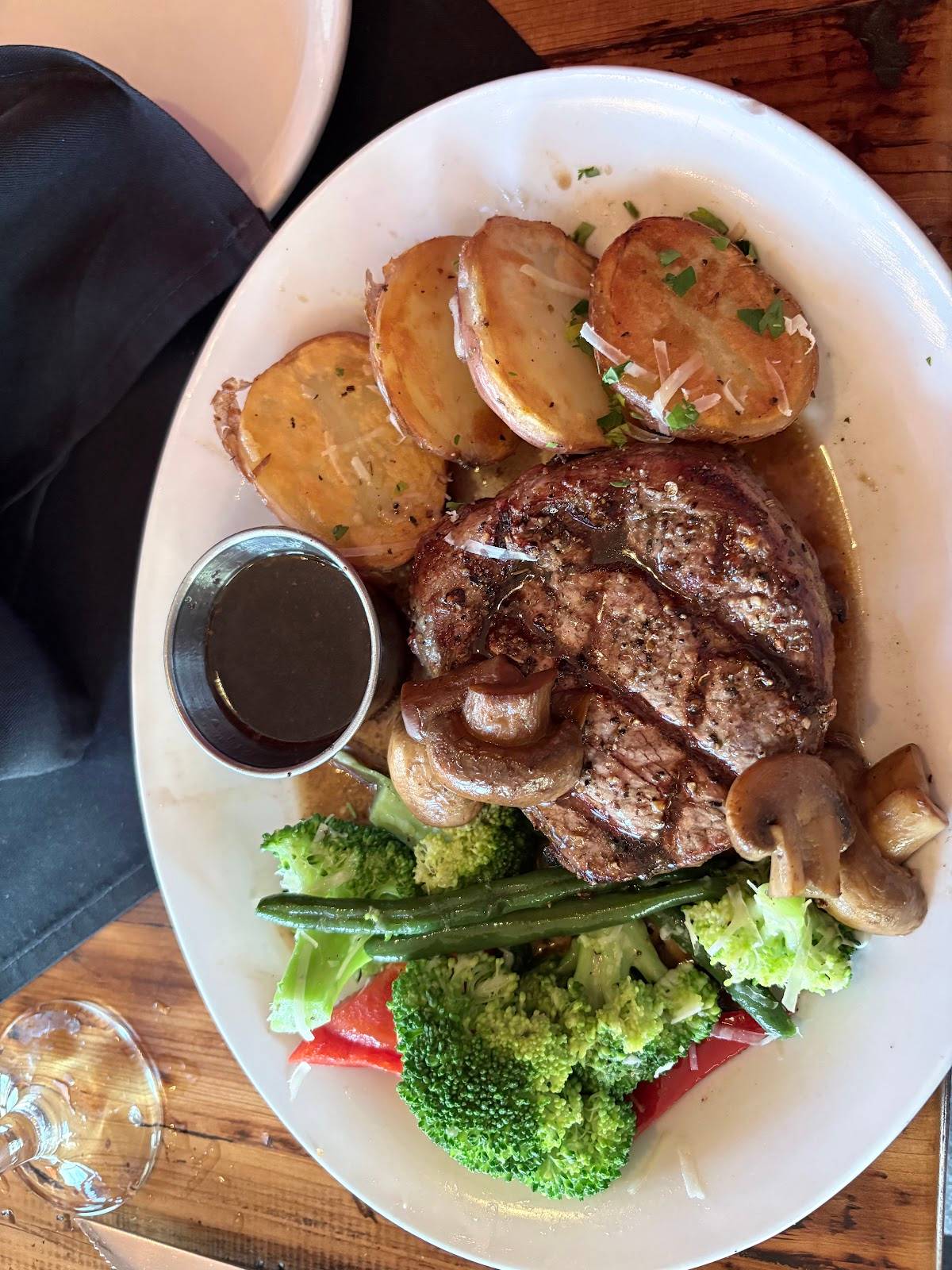 Charles Street Dinner House restaurant in Mariposa - photo 3