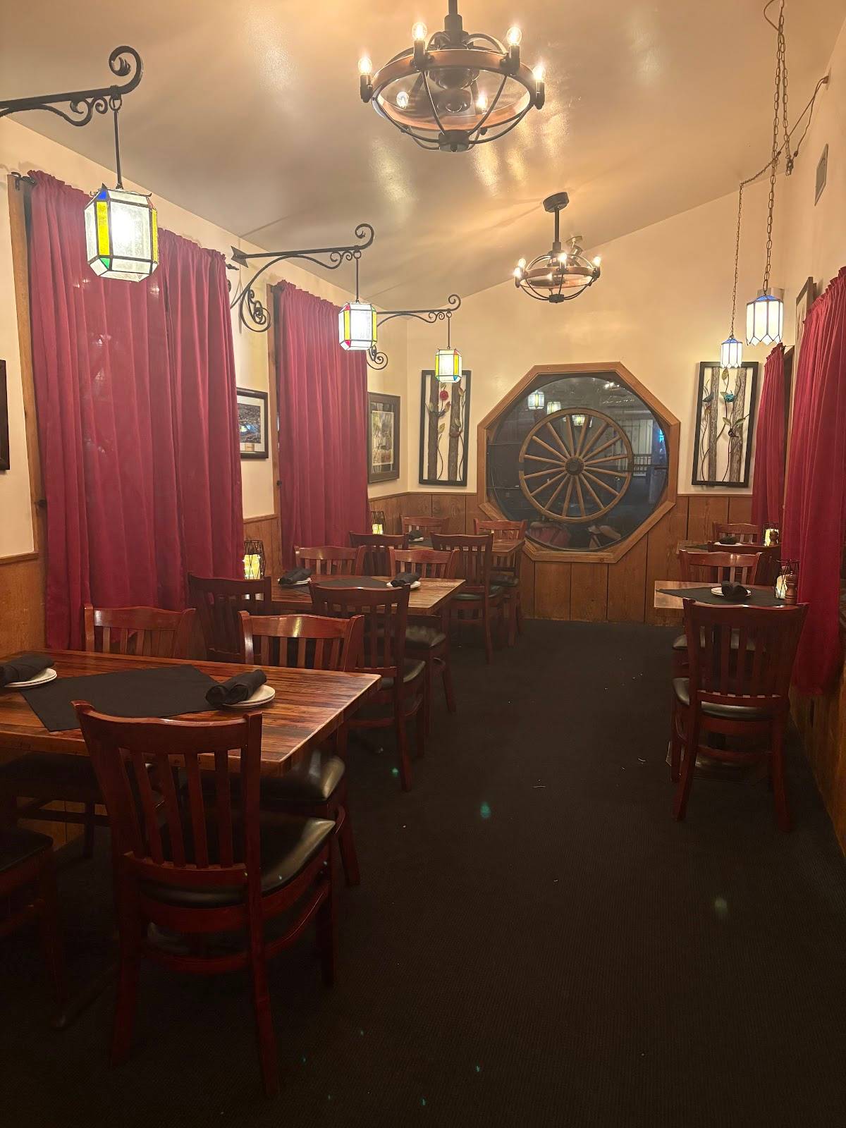 Charles Street Dinner House restaurant in Mariposa - photo 9