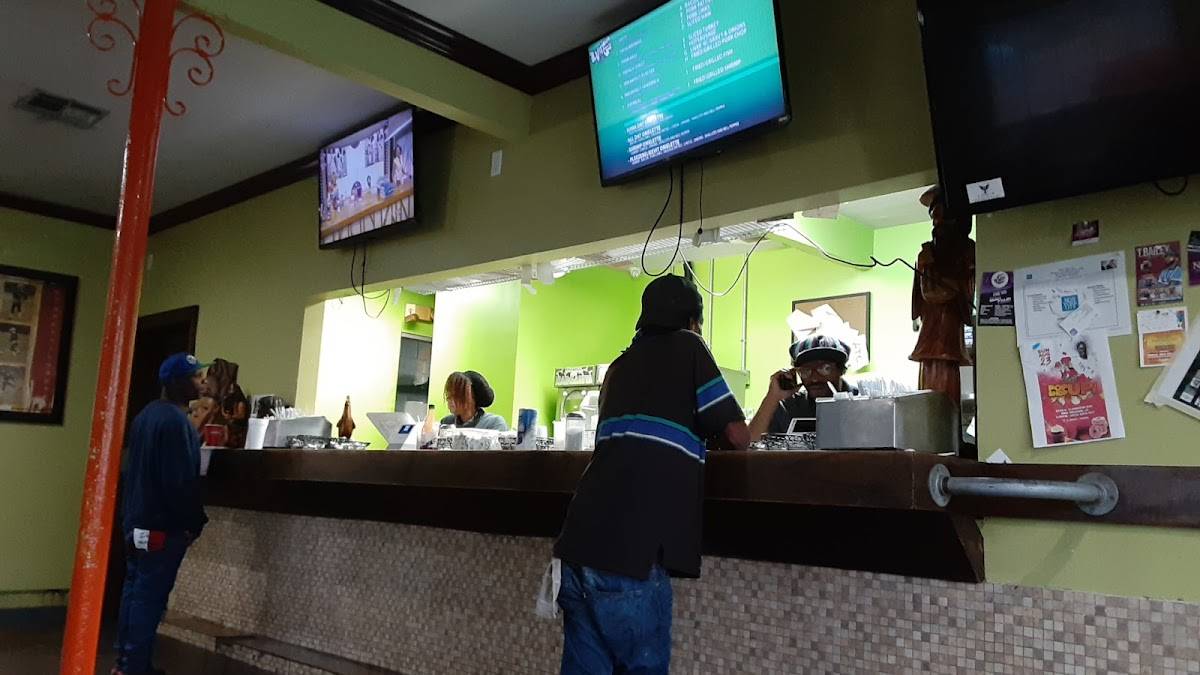 Wags Food & Culture restaurant in Marrero - photo 2