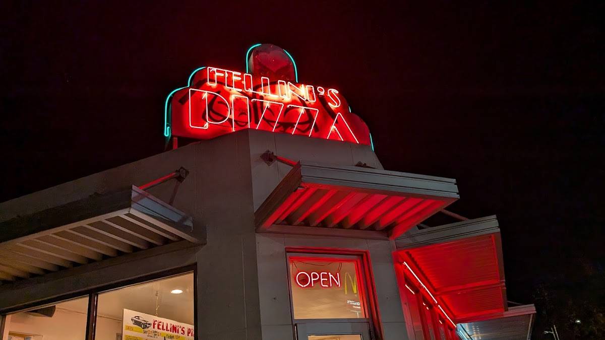 Fellini's Pizza restaurant in Atlanta - photo 9