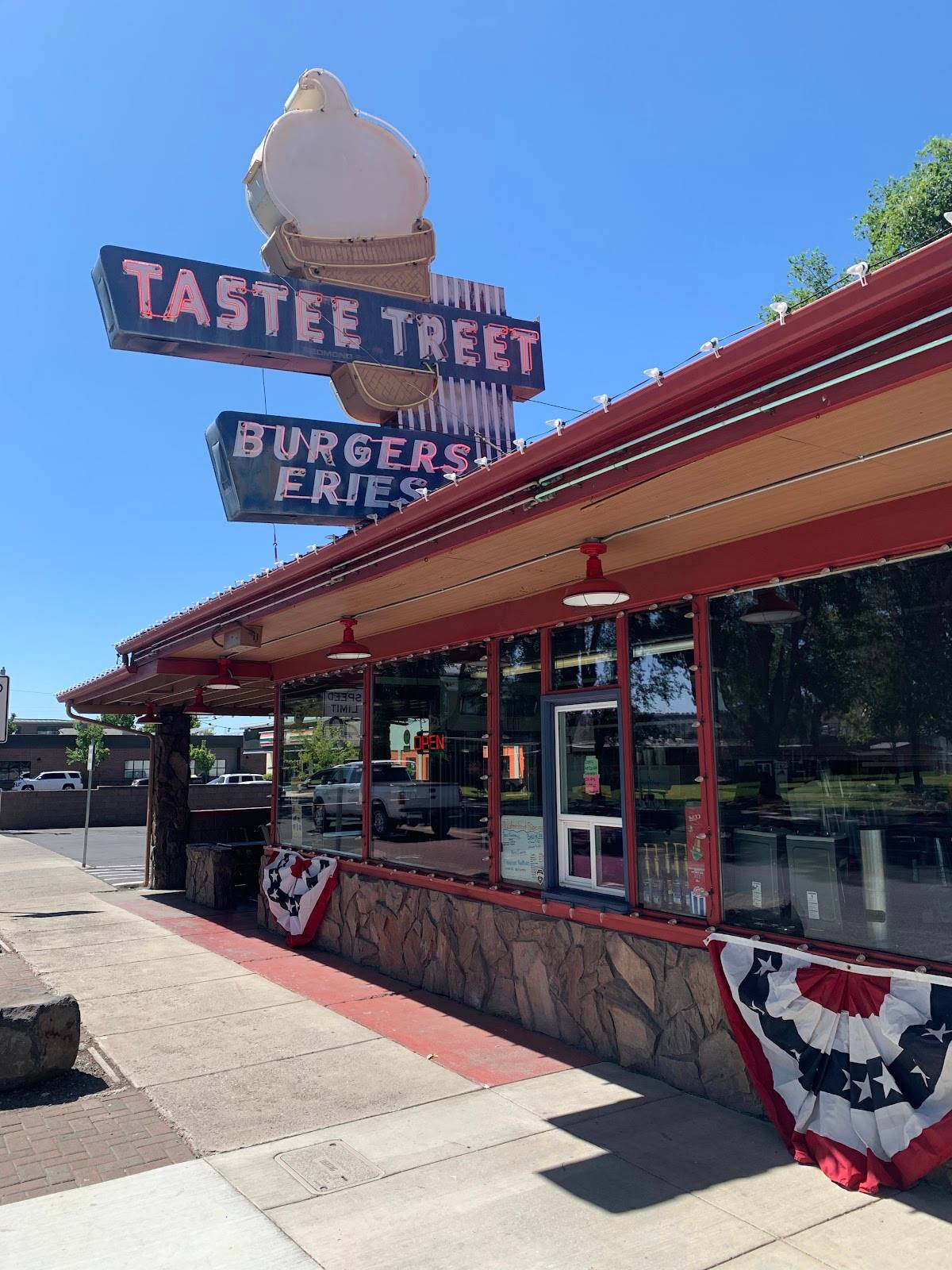 Tastee Treet restaurant in Prineville - photo 3
