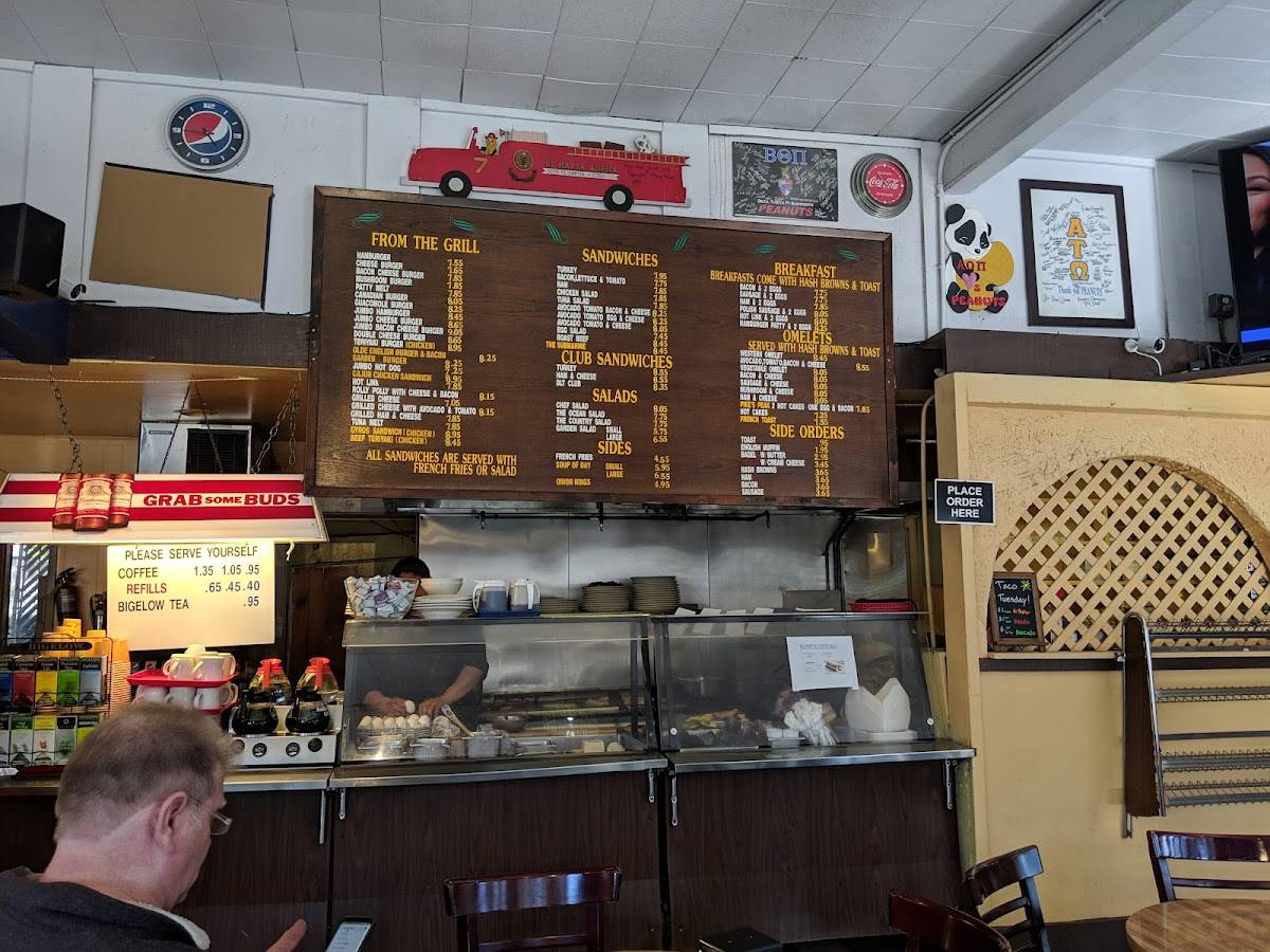 Peanuts Deluxe Cafe restaurant in San Jose - photo 4