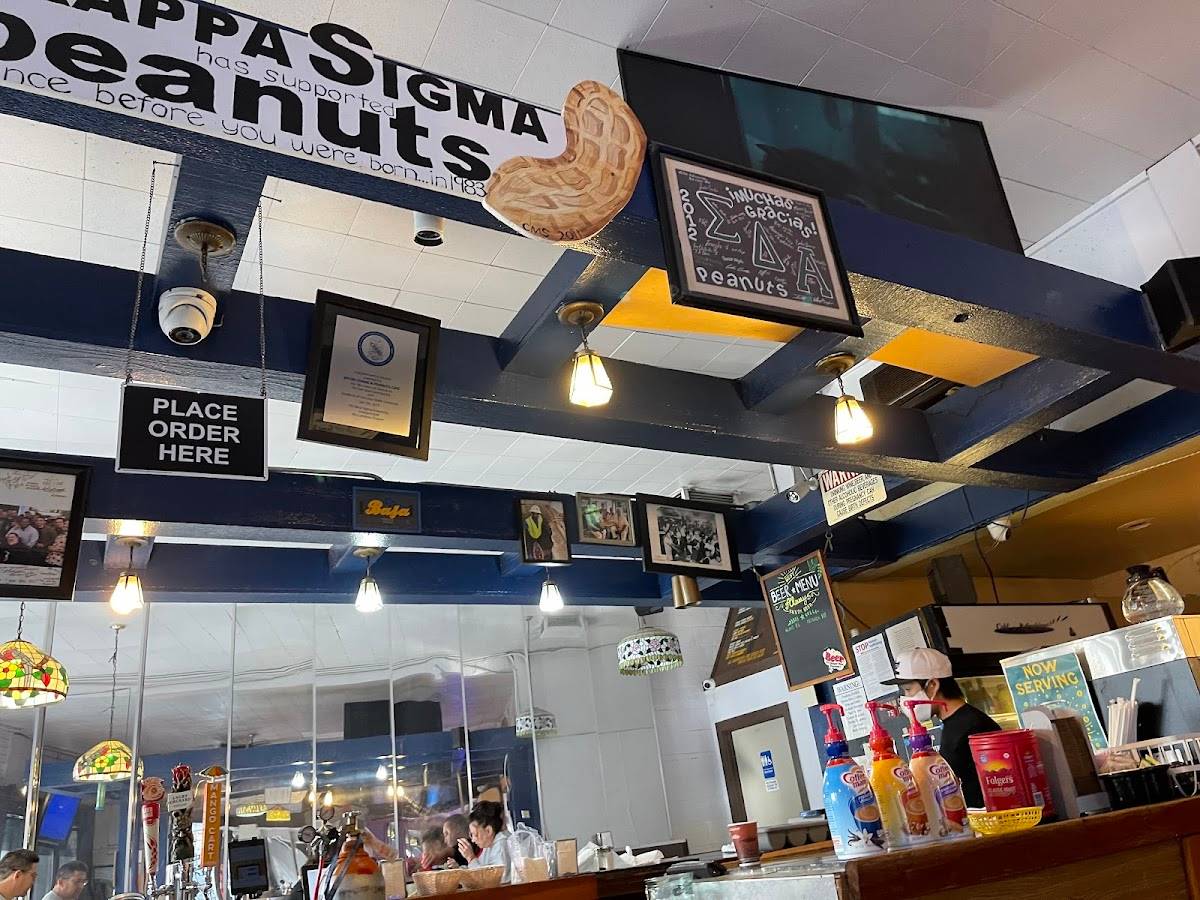 Peanuts Deluxe Cafe restaurant in San Jose - photo 5