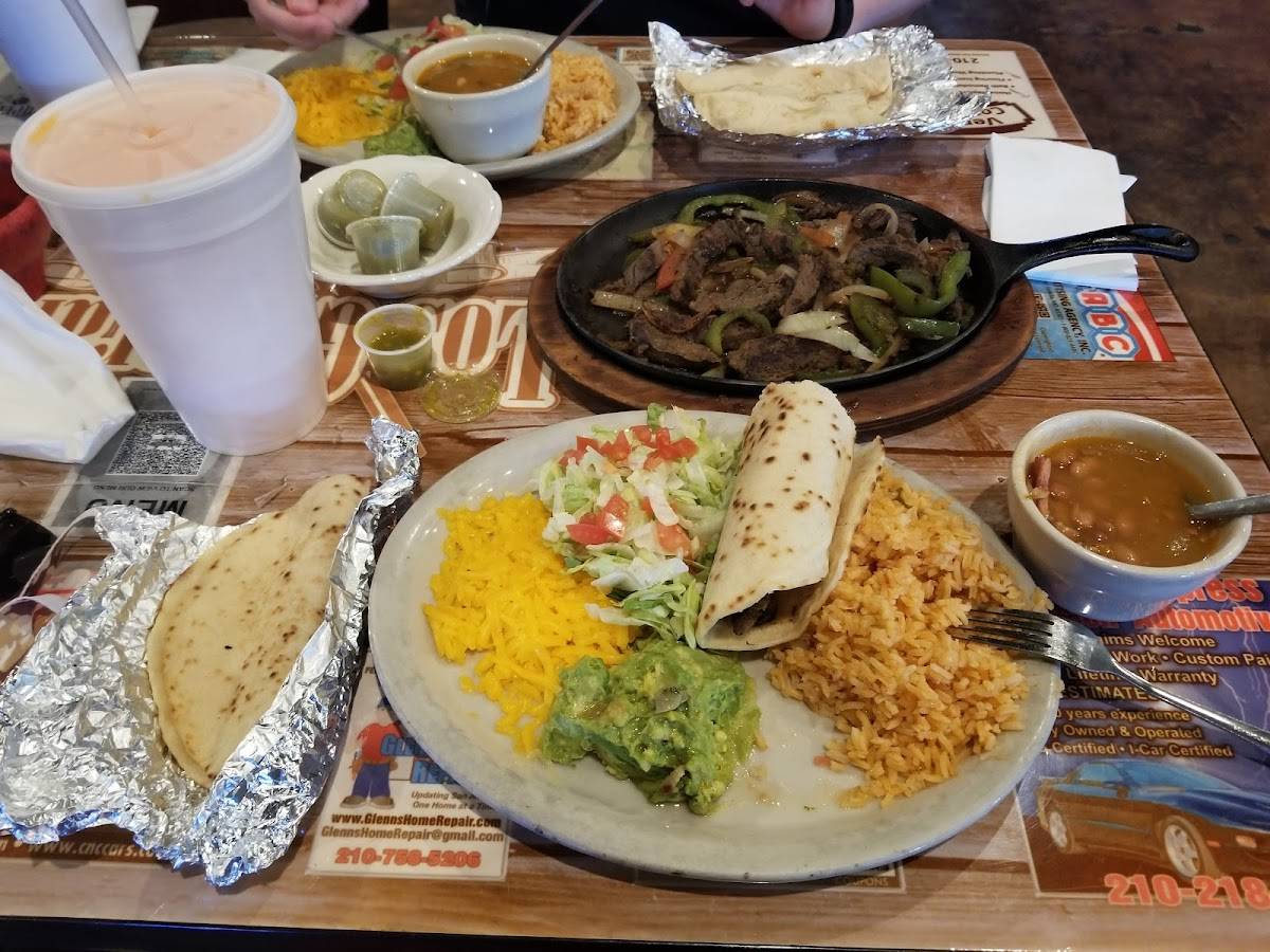 Los Generales restaurant in San Antonio - photo 6