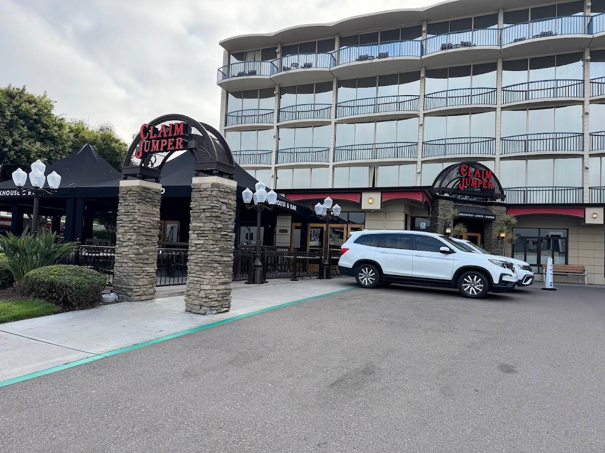 Claim Jumper Steakhouse & Bar - San Diego, CA restaurant in San Diego - photo 3