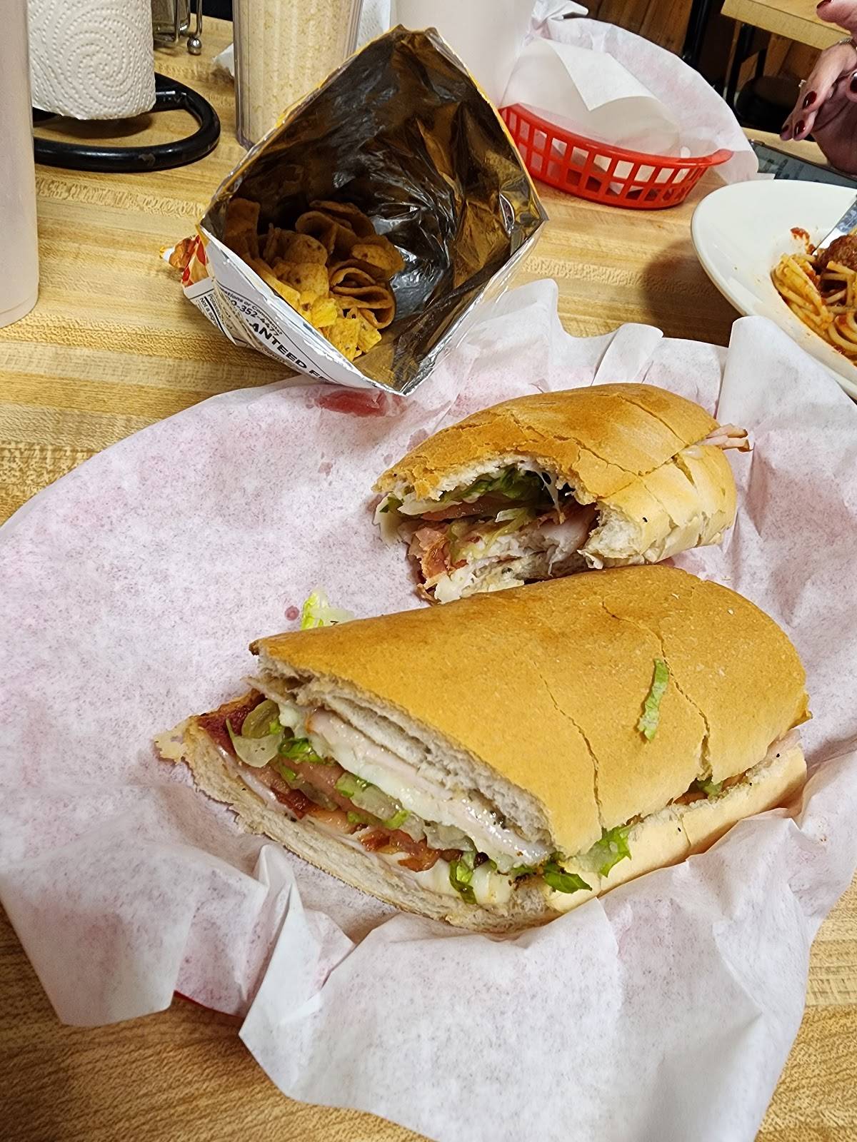 Mandola's Deli restaurant in Houston - photo 3