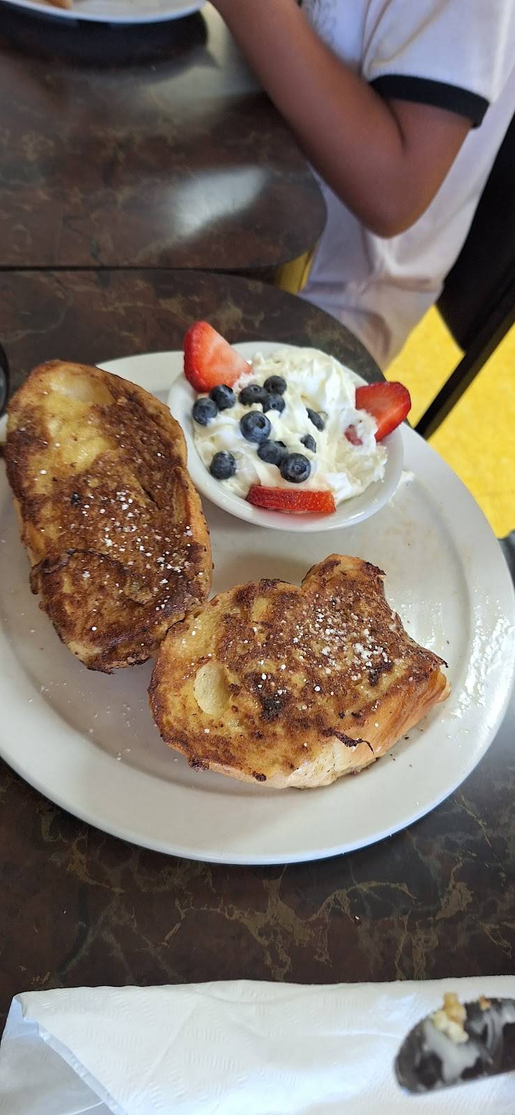 Rigos Cafe restaurant in Texas City - photo 9