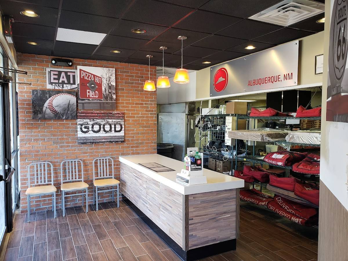 Pizza Hut restaurant in Albuquerque - photo 8