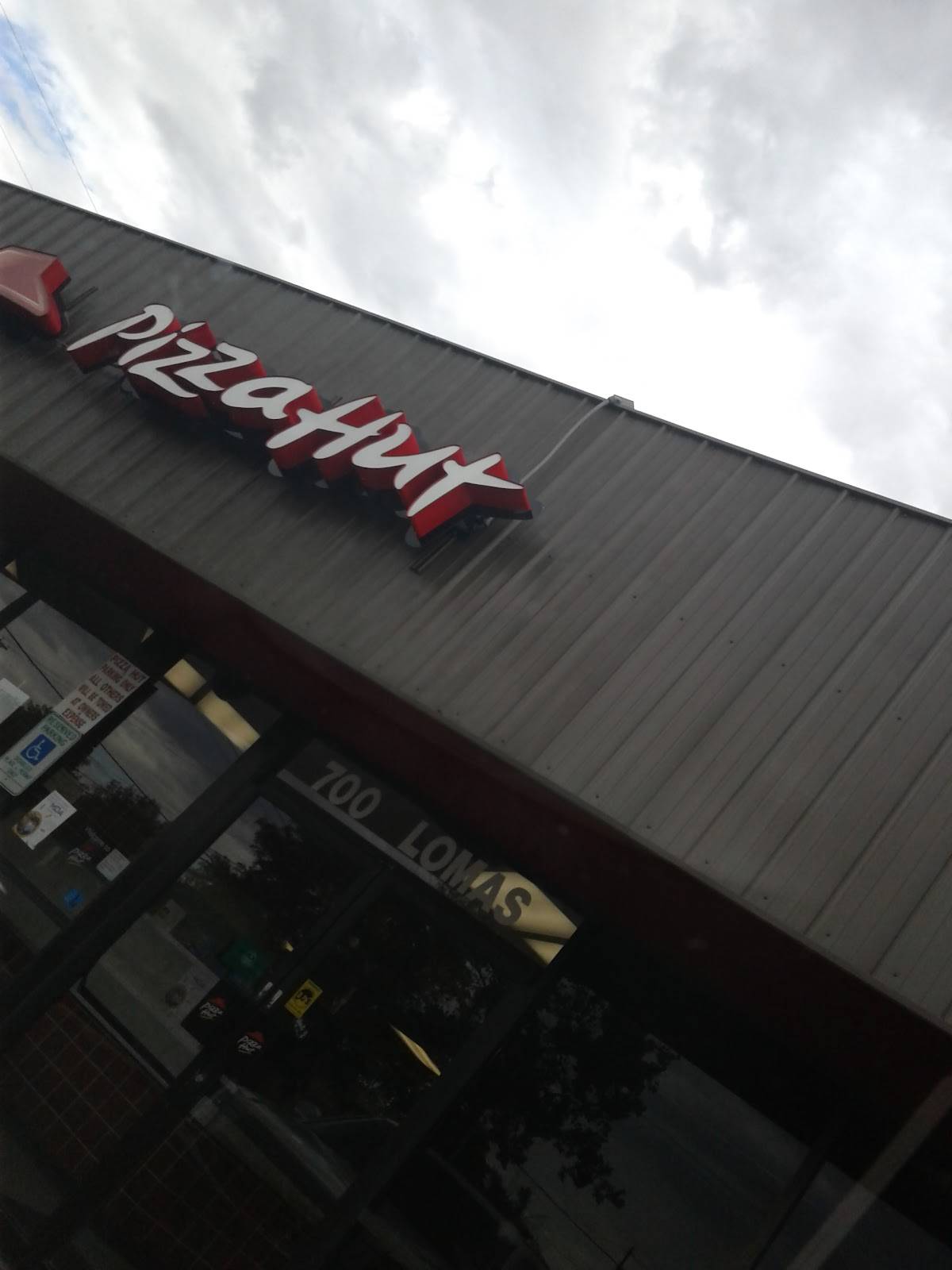 Pizza Hut restaurant in Albuquerque - photo 9