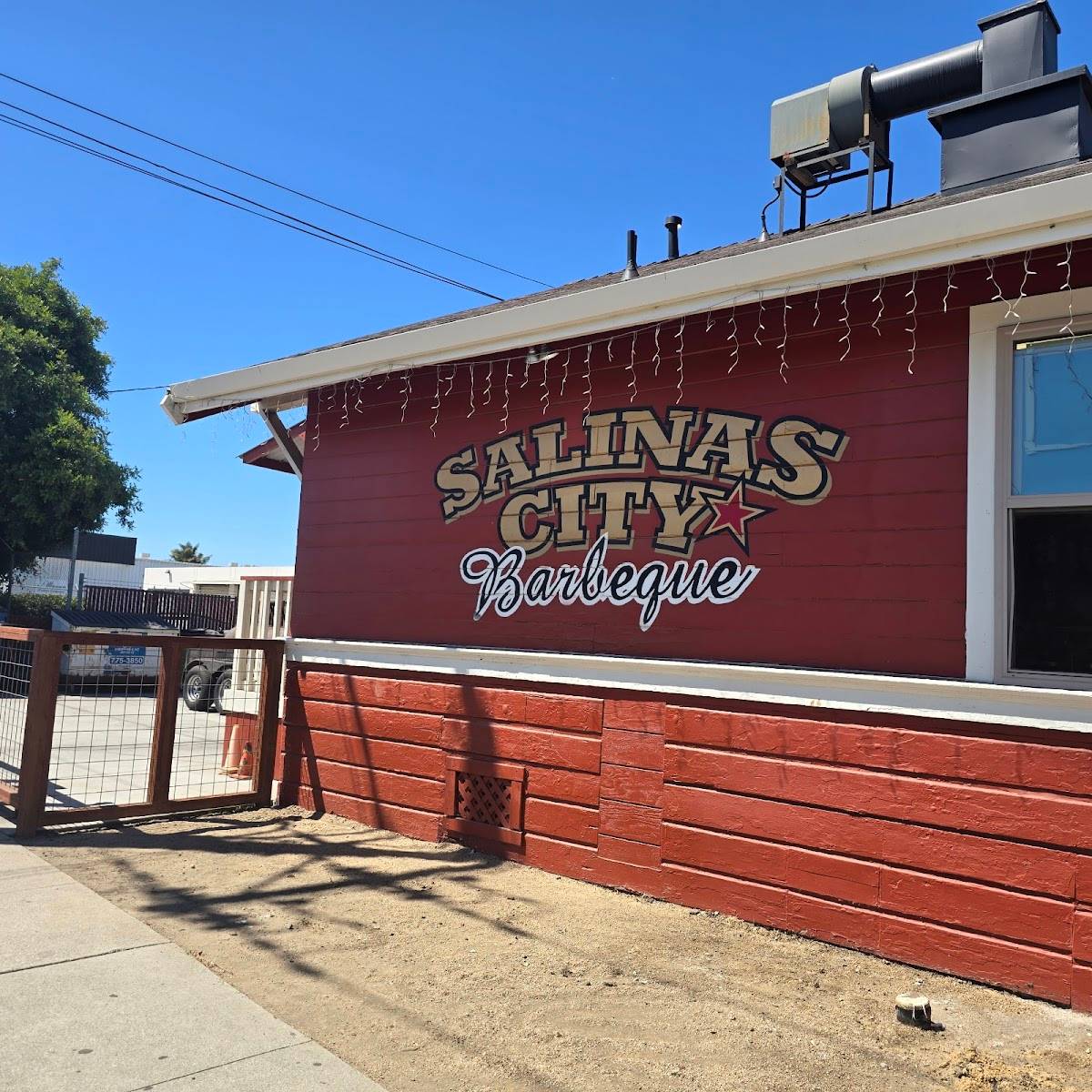 Salinas City BBQ restaurant in Salinas - photo 1