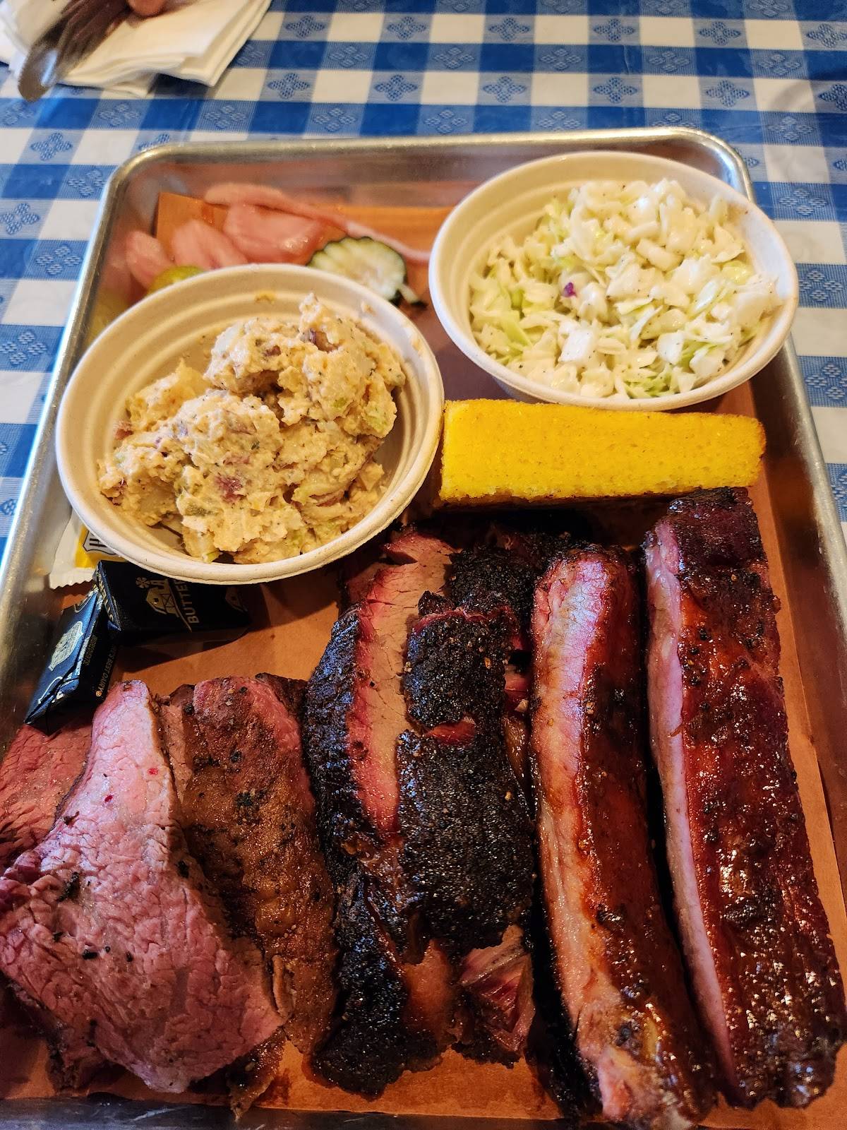 Salinas City BBQ restaurant in Salinas - photo 2