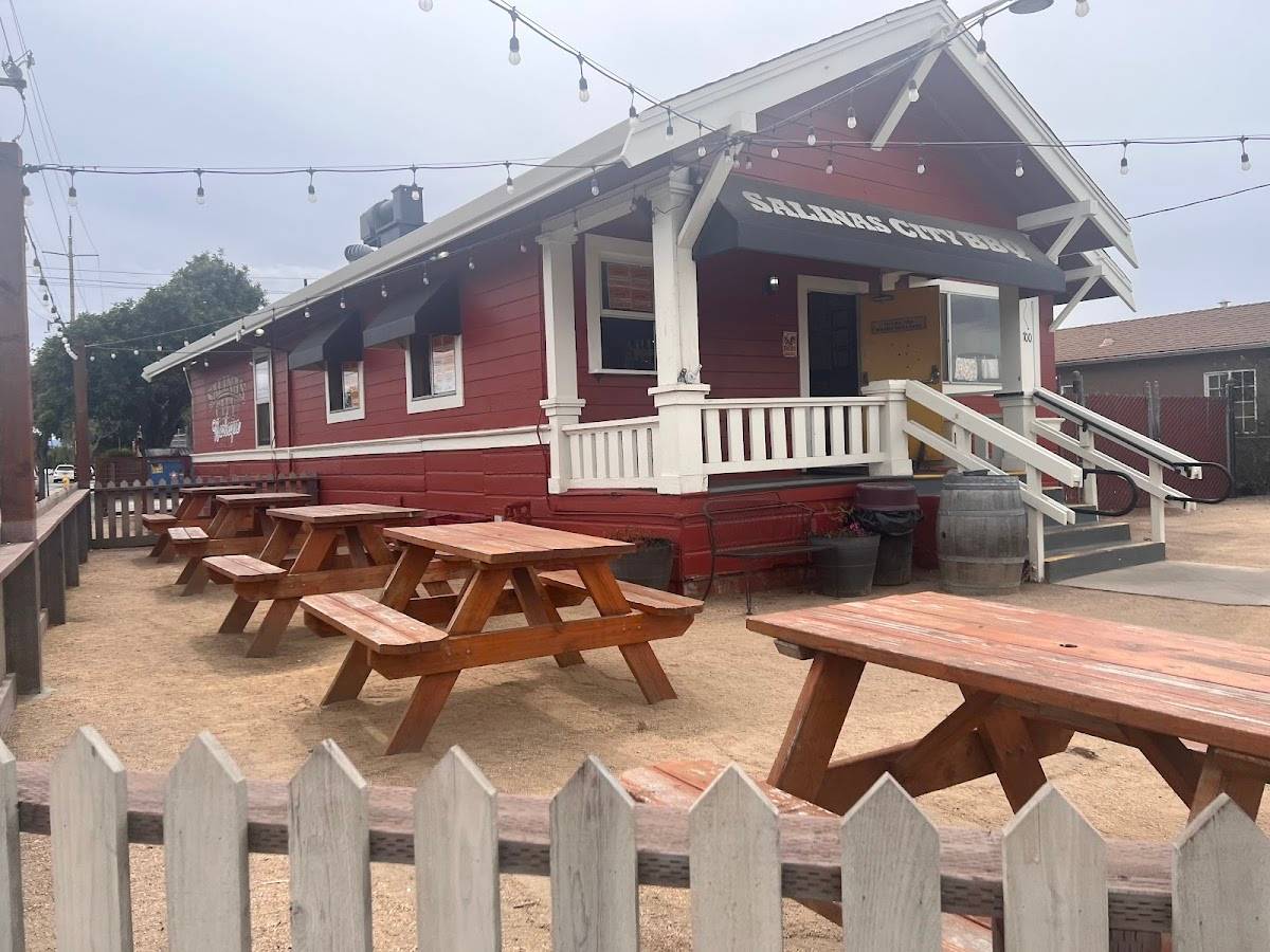 Salinas City BBQ restaurant in Salinas - photo 3