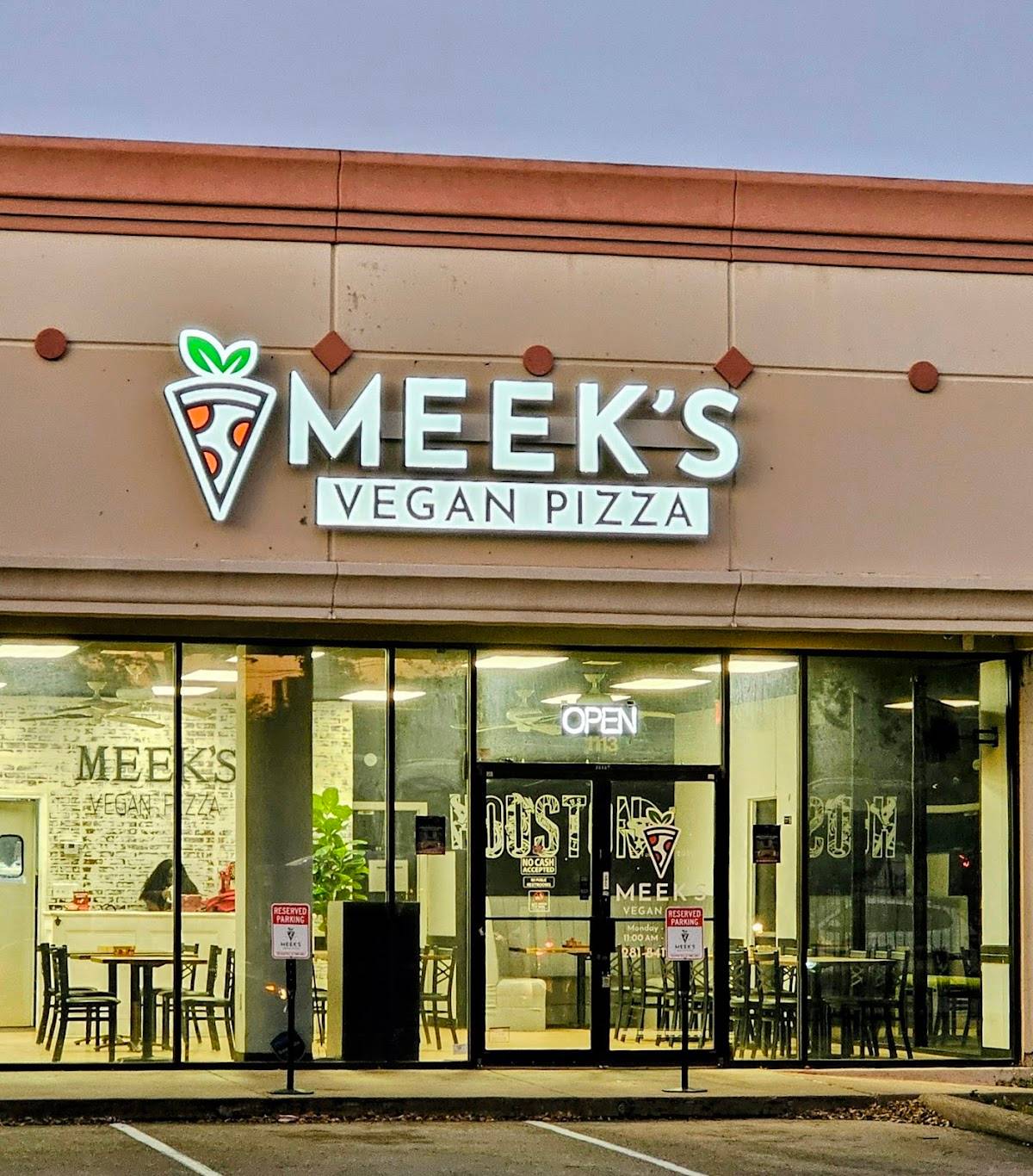Meek's Vegan Pizza restaurant in Houston - photo 9