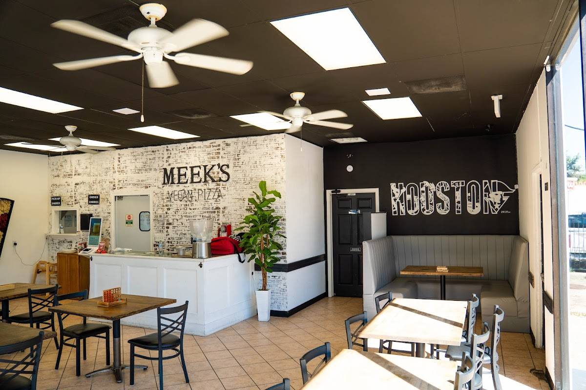 Meek's Vegan Pizza restaurant in Houston - photo 10