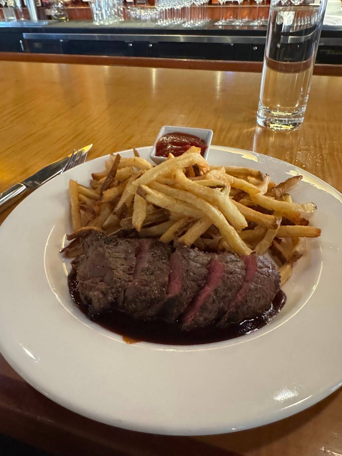 Celilo Restaurant & Bar restaurant in Hood River - photo 4