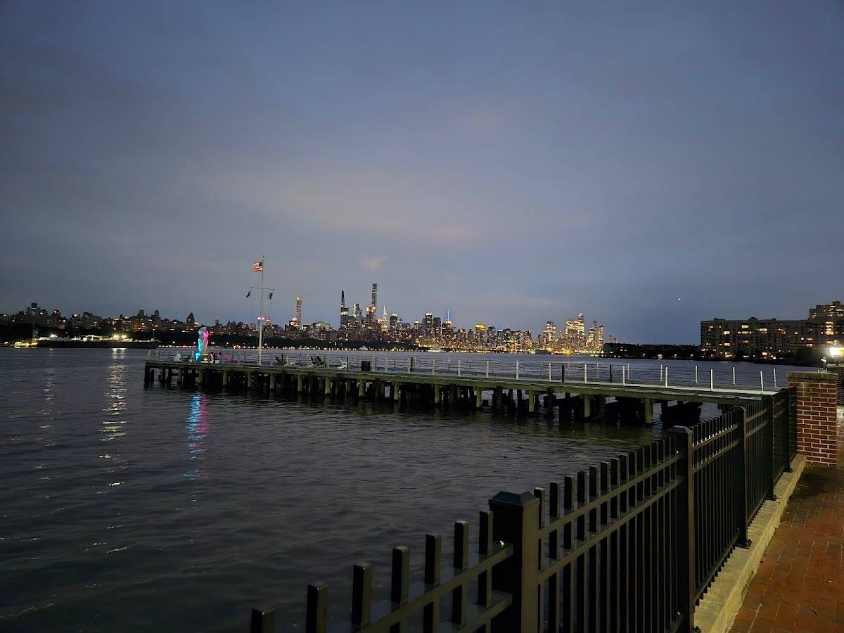 Haven Riverfront Restaurant and Bar restaurant in Edgewater - photo 6