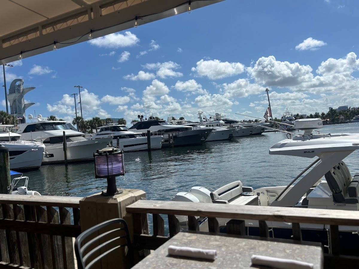 Coconuts restaurant in Fort Lauderdale - photo 6