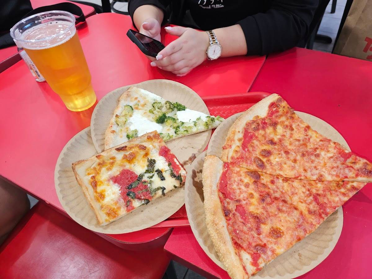 Little Italy Pizza restaurant in New York - photo 6