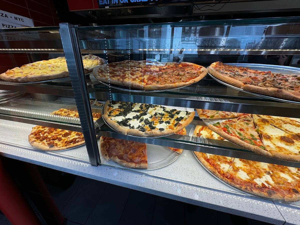 Little Italy Pizza restaurant in New York - photo 7