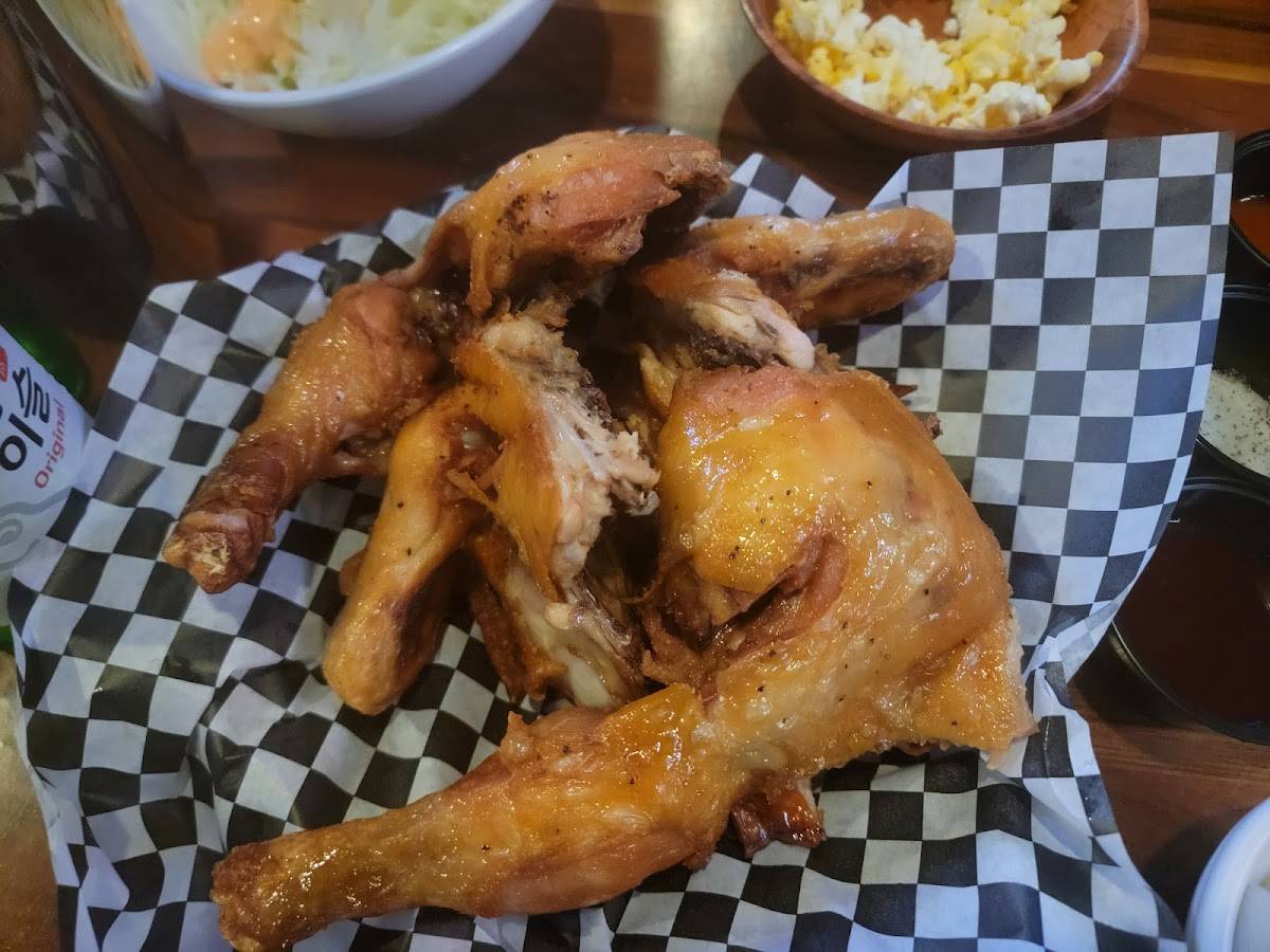 Town Hof & Thanks Chicken restaurant in Los Angeles - photo 4
