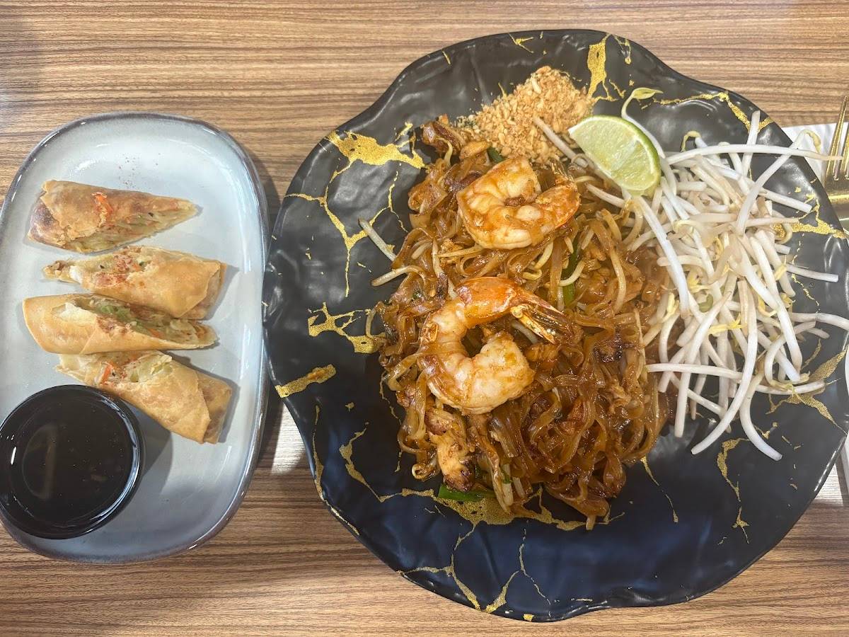Chalong Thai Eatery restaurant in Houston - photo 9