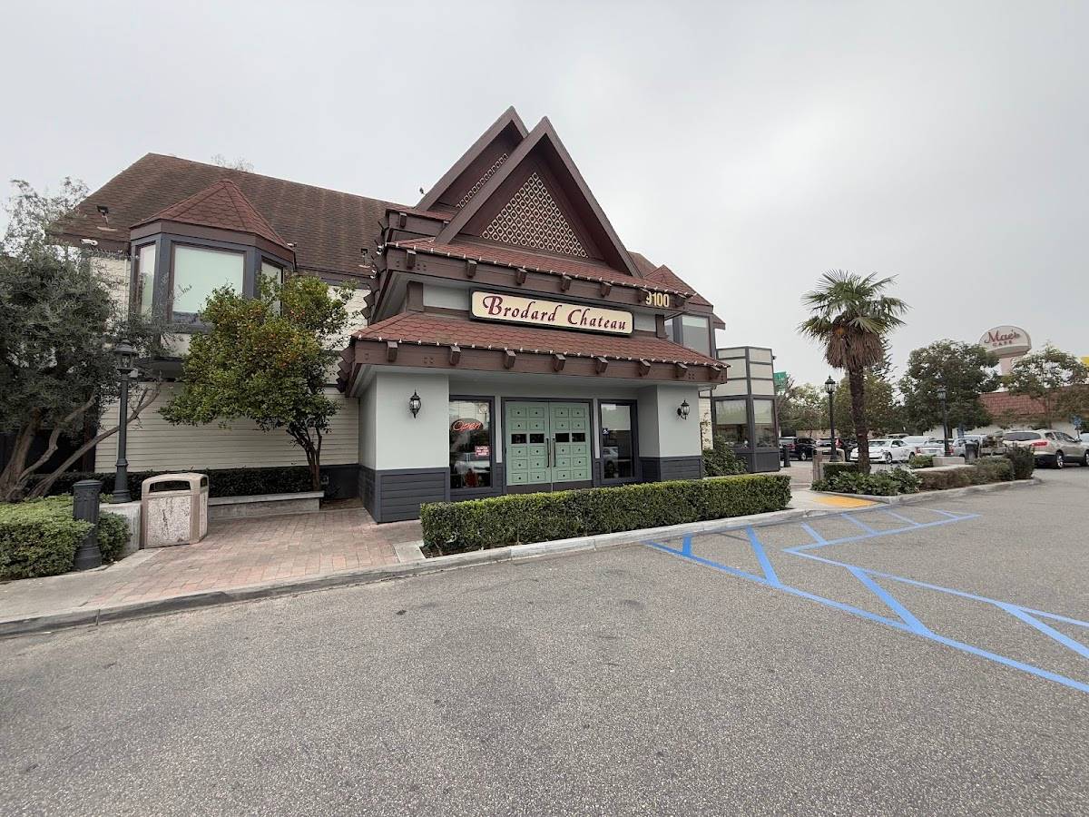Brodard Chateau restaurant in Garden Grove - photo 8