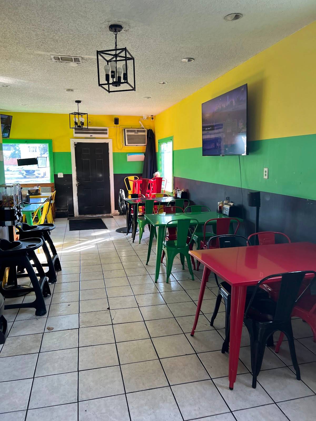 Jamaican Jerk House restaurant in New Orleans - photo 9