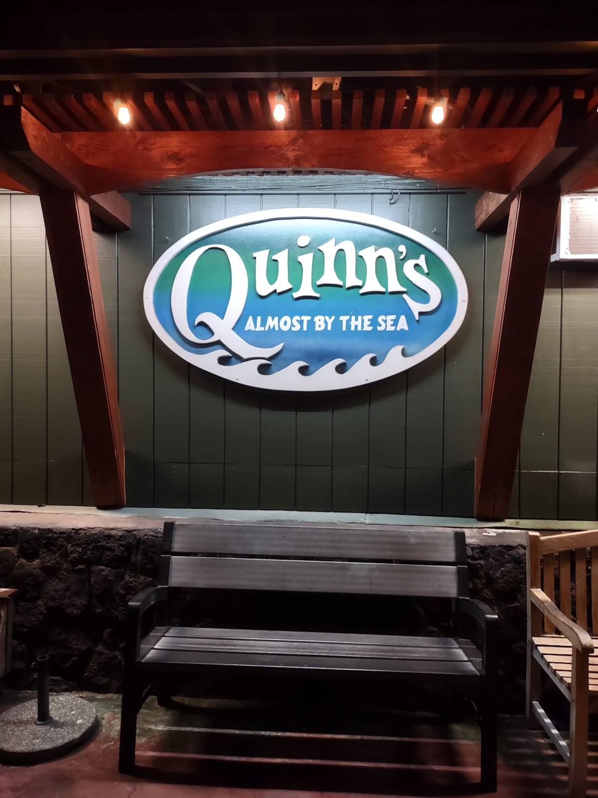 Quinn's Almost by the Sea restaurant in Kailua Kona - photo 5
