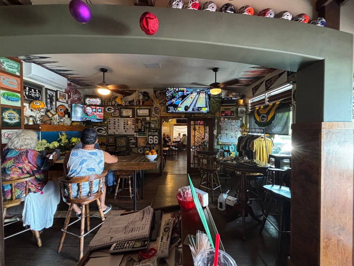 Quinn's Almost by the Sea restaurant in Kailua Kona - photo 6