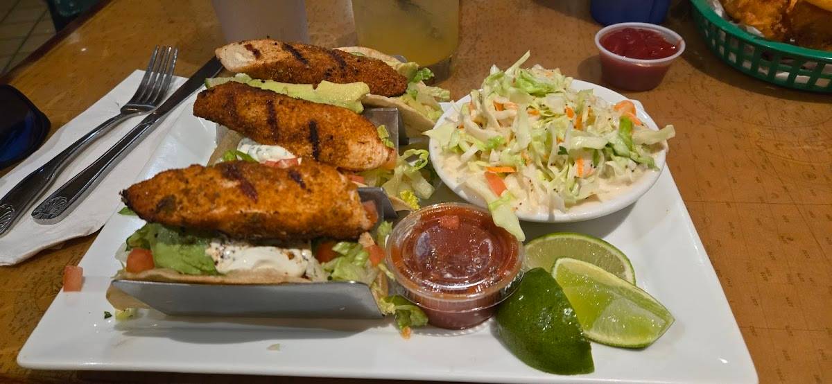 Quinn's Almost by the Sea restaurant in Kailua Kona - photo 8
