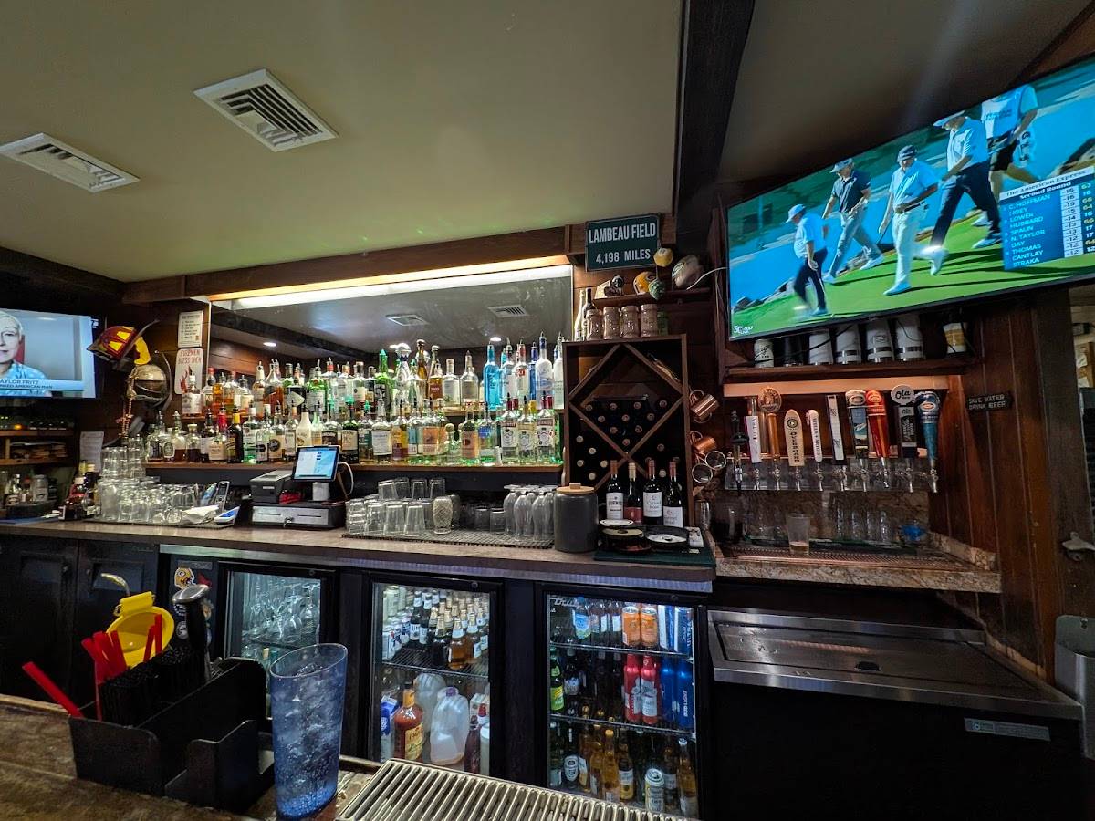 Quinn's Almost by the Sea restaurant in Kailua Kona - photo 9