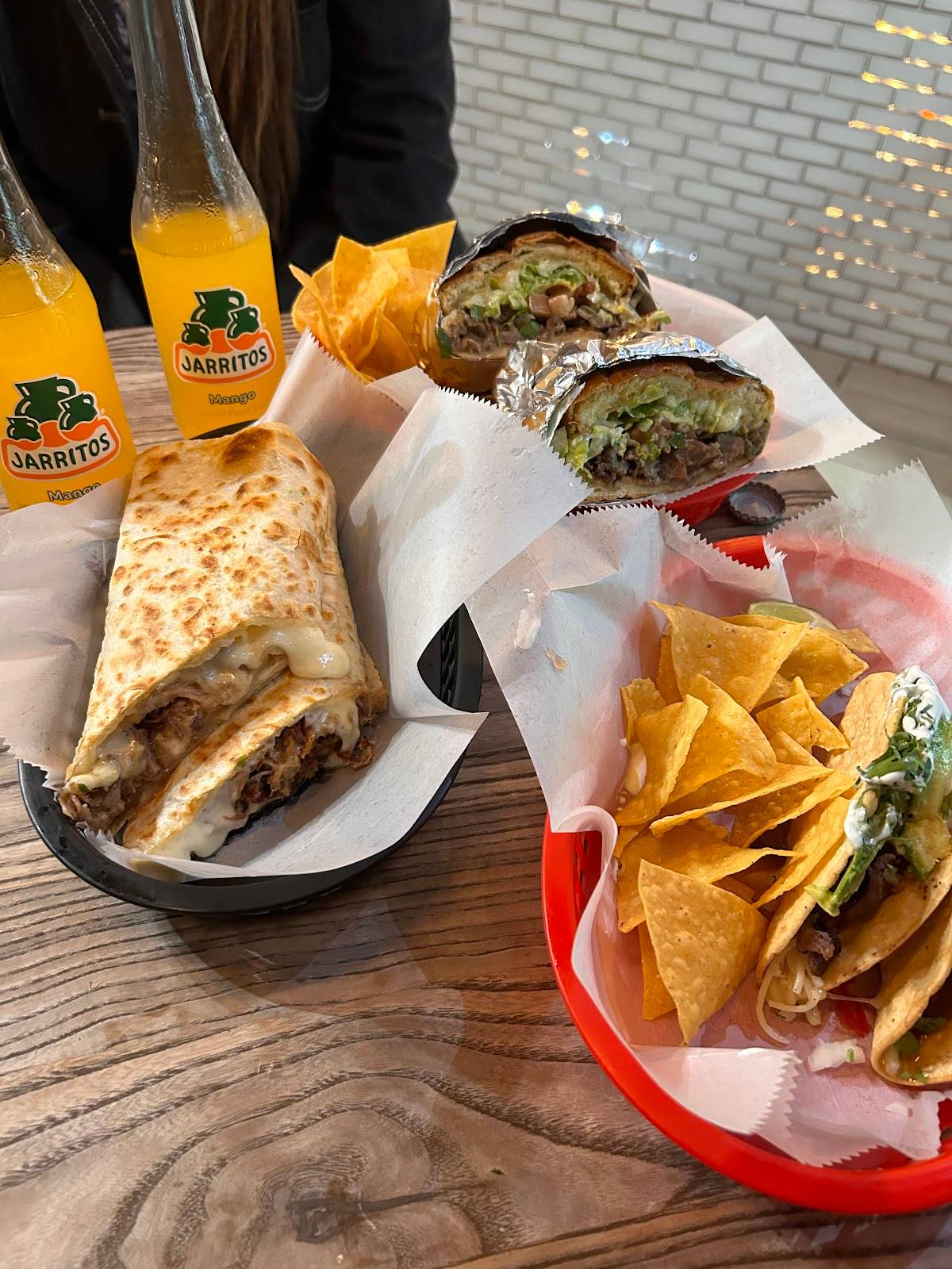 Estrella Taqueria restaurant in San Francisco - photo 8