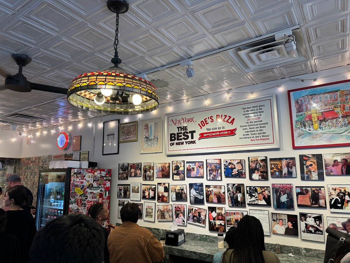 Joe's Pizza Broadway restaurant in New York City - photo 4