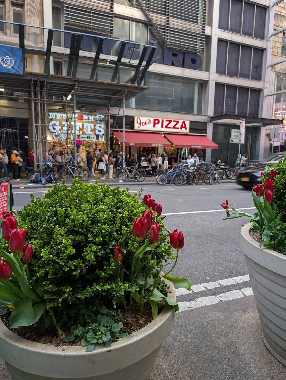 Joe's Pizza Broadway restaurant in New York City - photo 5