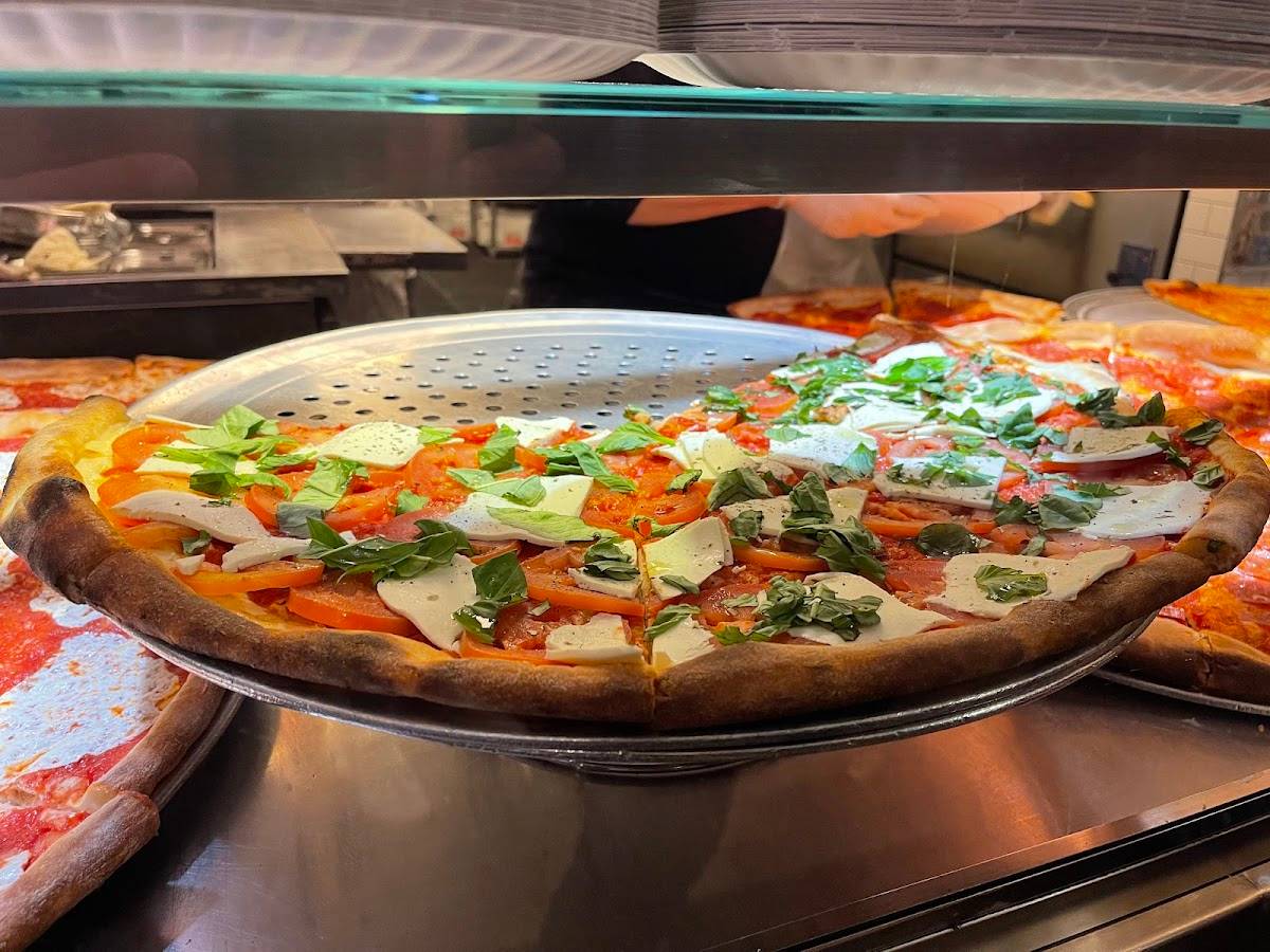 Joe's Pizza Broadway restaurant in New York City - photo 6