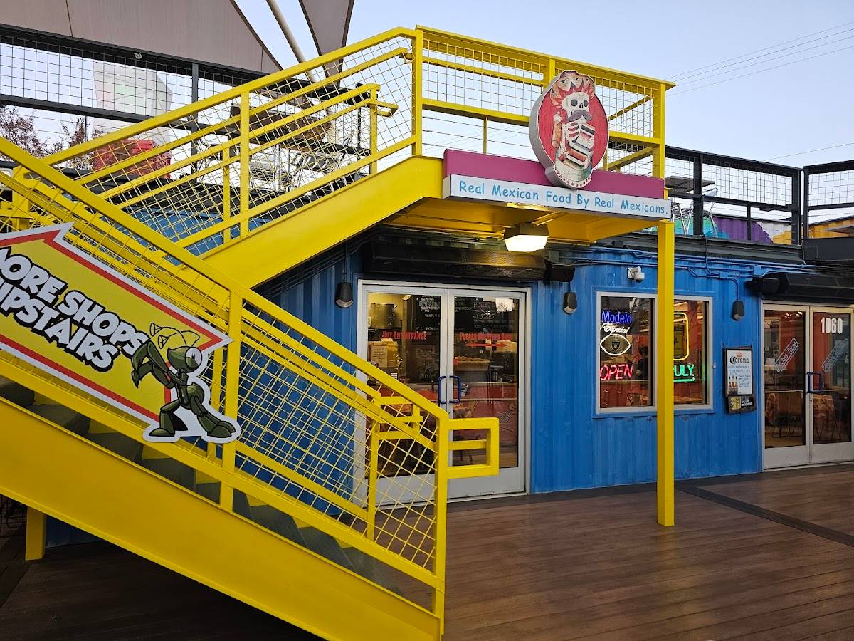 Pinches Tacos - Photo 5