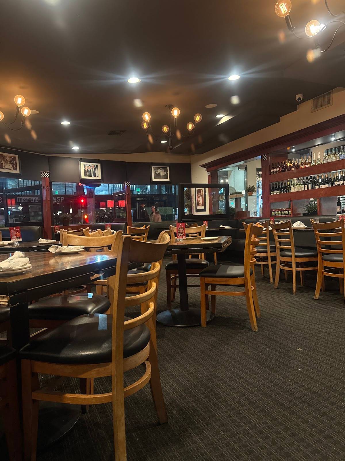 Maria's Italian Kitchen restaurant in Los Angeles - photo 3