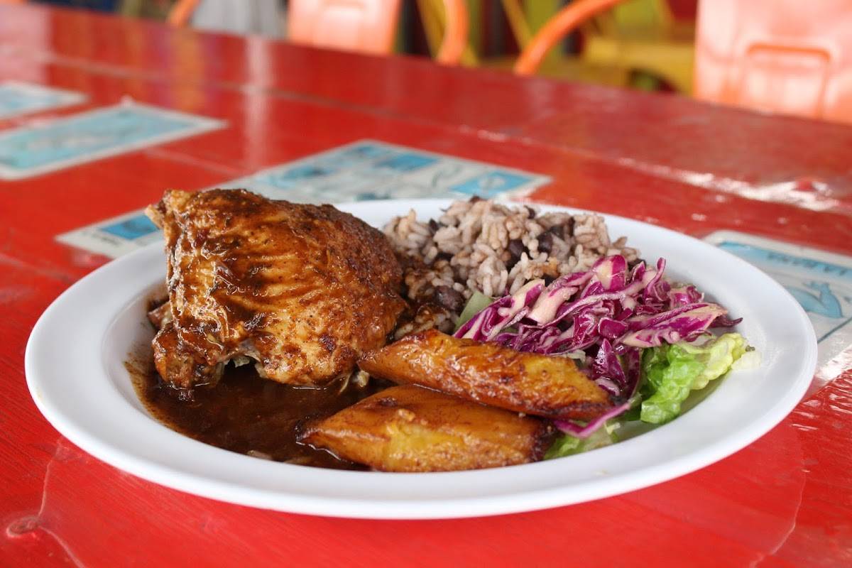 Cha Cha Chicken restaurant in Santa Monica - photo 3