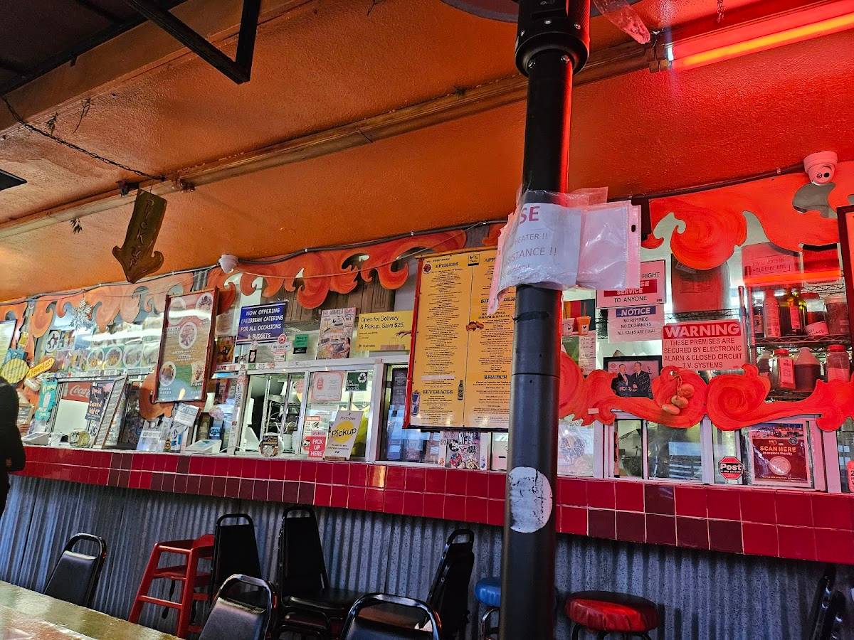 Cha Cha Chicken restaurant in Santa Monica - photo 6