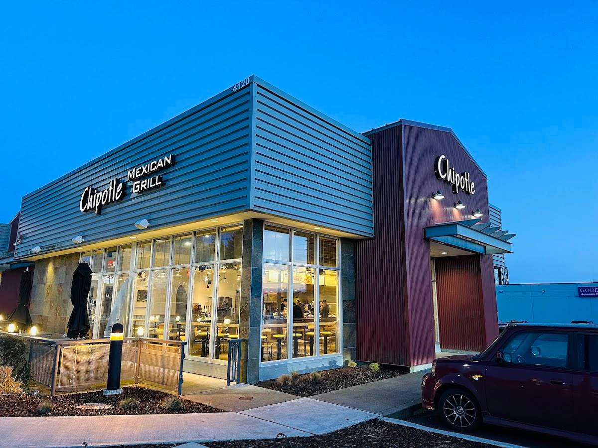 Chipotle Mexican Grill restaurant in Lynnwood - photo 3