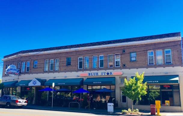 Blue Star Cafe & Pub restaurant in Seattle - photo 4