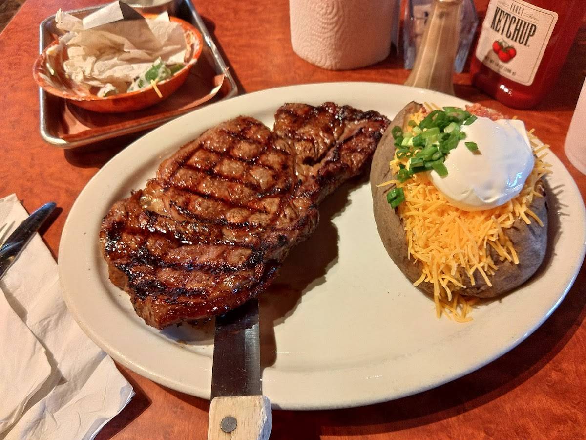 Tony's BBQ & Steakhouse restaurant in La Porte - photo 4