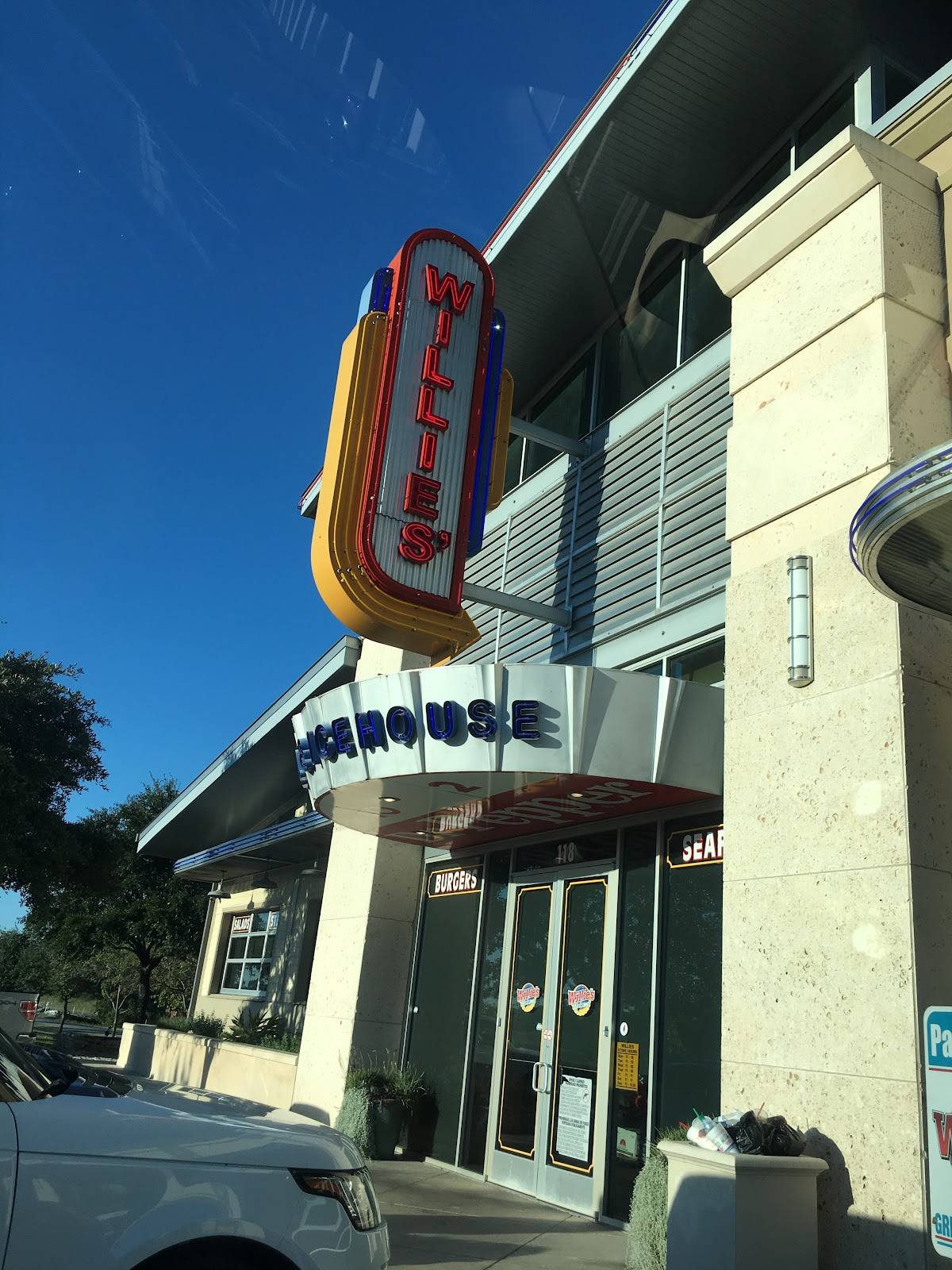 Willie's Grill & Icehouse
